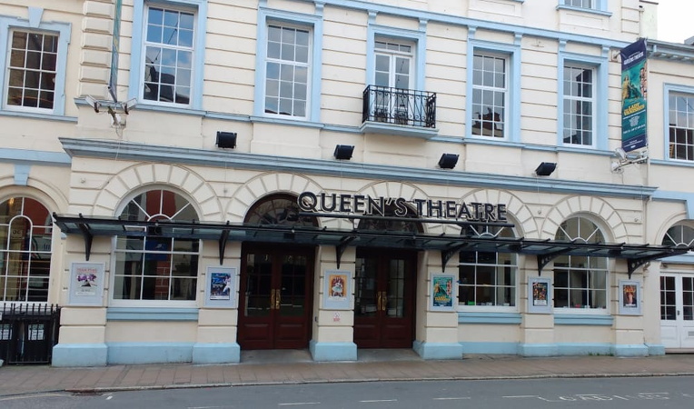 queen-theatre.jpg